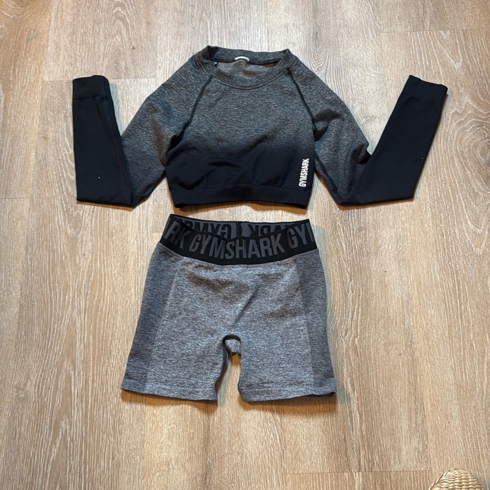 Gymshark Women's Gray and Black Active Set